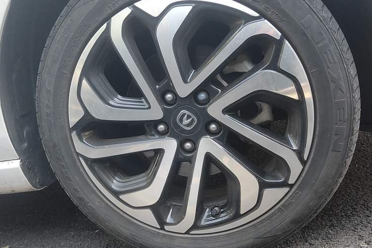 Used CHANGAN Eado New Energy 2019 EV460 Smart Edition Right Front Wheel Hub