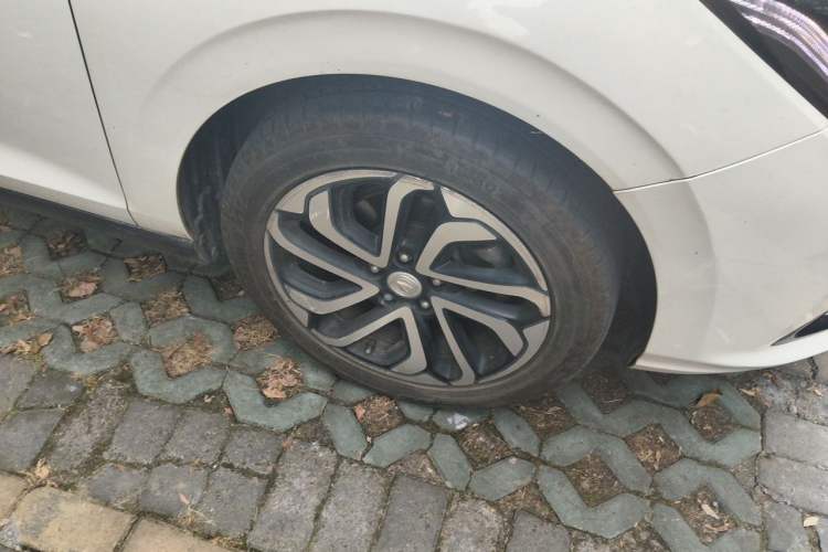 Used CHANGAN Eado New Energy 2019 EV460 Smart Edition Right Front Wheel Hub