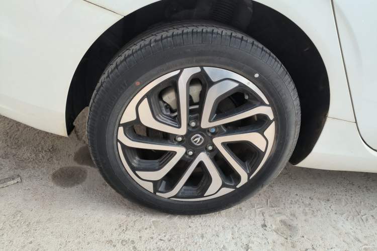 Used CHANGAN Eado New Energy 2019 EV460 Smart Edition Right Rear Wheel Hub