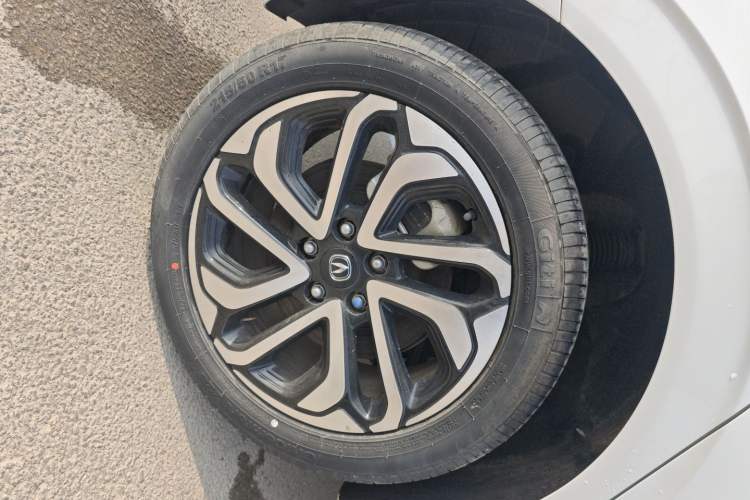 Used CHANGAN Eado New Energy 2019 EV460 Smart Edition Right Rear Wheel Hub