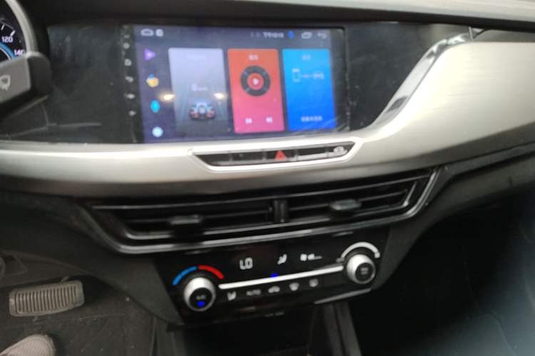 Used CHANGAN Eado New Energy 2022 EV460 Smart Ride-Hailing Edition – Lithium Iron Phosphate Audio And AC Panel
