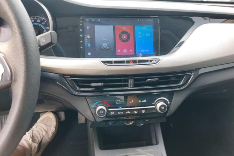 Used CHANGAN Eado New Energy 2022 EV460 Smart Ride-Hailing Edition – Lithium Iron Phosphate Audio And AC Panel