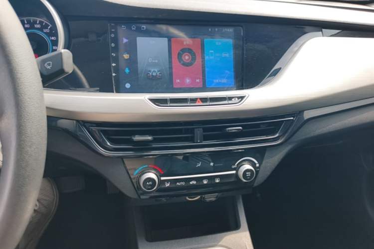 Used CHANGAN Eado New Energy 2022 EV460 Smart Ride-Hailing Edition – Lithium Iron Phosphate Audio And AC Panel