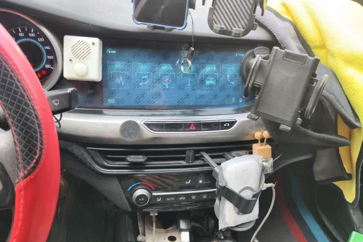 Used CHANGAN Eado New Energy 2022 EV460 Smart Ride-Hailing Edition – Lithium Iron Phosphate Audio And AC Panel