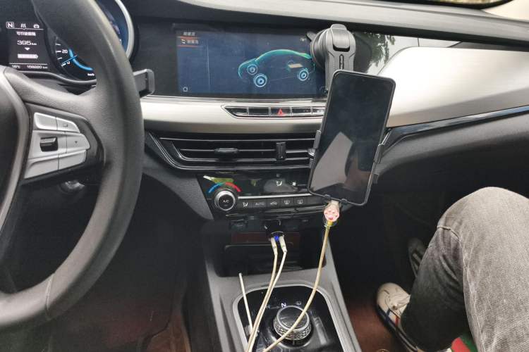 Used CHANGAN Eado New Energy 2022 EV460 Smart Ride-Hailing Edition – Lithium Iron Phosphate Audio And AC Panel