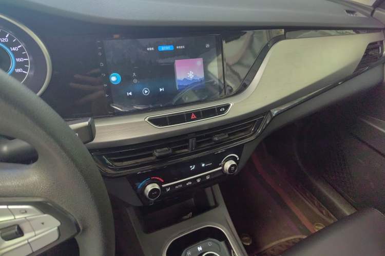 Used CHANGAN Eado New Energy 2022 EV460 Smart Ride-Hailing Edition – Lithium Iron Phosphate Audio And AC Panel