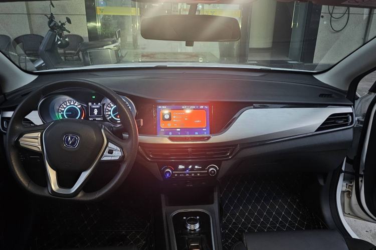 Used CHANGAN Eado New Energy 2022 EV460 Smart Ride-Hailing Edition – Lithium Iron Phosphate Center Console