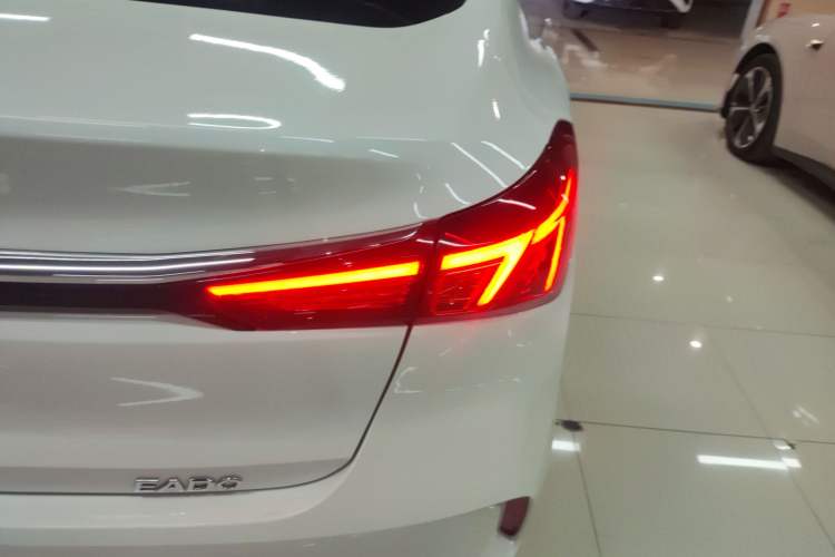 Used CHANGAN Eado New Energy 2022 EV460 Smart Ride-Hailing Edition – Lithium Iron Phosphate Exterior 6