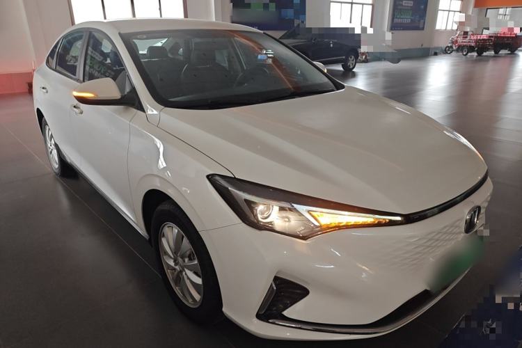 Used CHANGAN Eado New Energy 2022 EV460 Smart Ride-Hailing Edition – Lithium Iron Phosphate Front Right 45 Deg