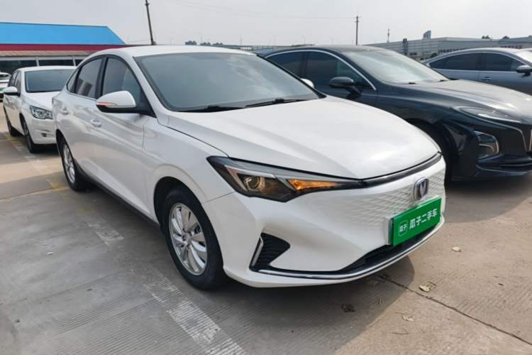 Used CHANGAN Eado New Energy 2022 EV460 Smart Ride-Hailing Edition – Lithium Iron Phosphate Front Right 45 Deg