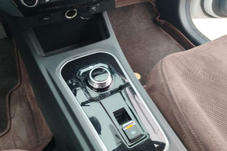 Used CHANGAN Eado New Energy 2022 EV460 Smart Ride-Hailing Edition – Lithium Iron Phosphate Gear Lever