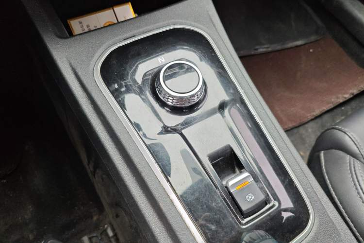 Used CHANGAN Eado New Energy 2022 EV460 Smart Ride-Hailing Edition – Lithium Iron Phosphate Gear Lever