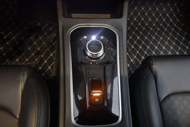 Used CHANGAN Eado New Energy 2022 EV460 Smart Ride-Hailing Edition – Lithium Iron Phosphate Gear Lever