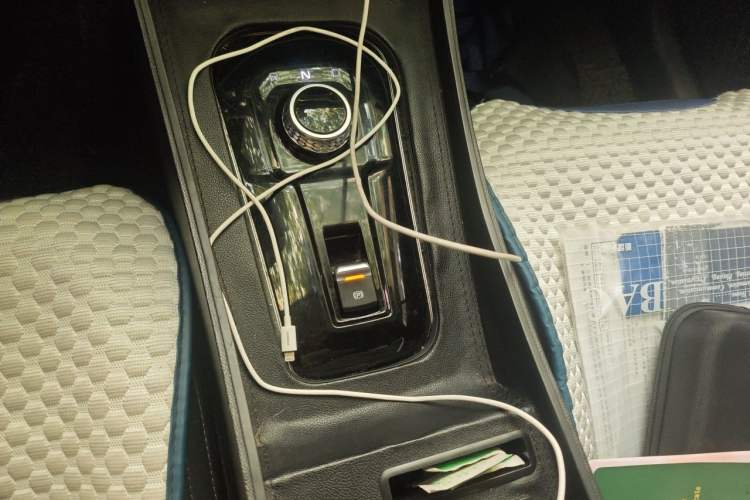 Used CHANGAN Eado New Energy 2022 Facelift EV460 Smart Online Ride-Hailing Version – Lithium Iron Phosphate Gear Lever