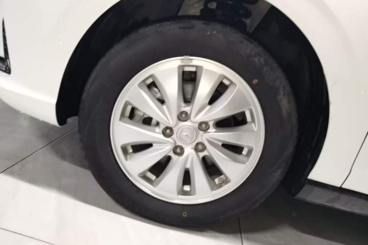 Used CHANGAN Eado New Energy 2022 EV460 Smart Ride-Hailing Edition – Lithium Iron Phosphate Left Front Wheel Hub