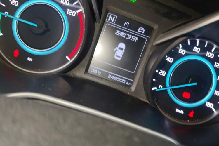 Used CHANGAN Eado New Energy 2022 EV460 Smart Ride-Hailing Edition – Lithium Iron Phosphate Odometer Close Up