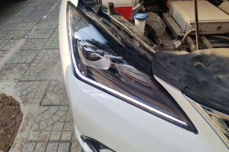 Used CHANGAN Eado New Energy 2022 EV460 Smart Ride-Hailing Edition – Lithium Iron Phosphate Right Front Headlight