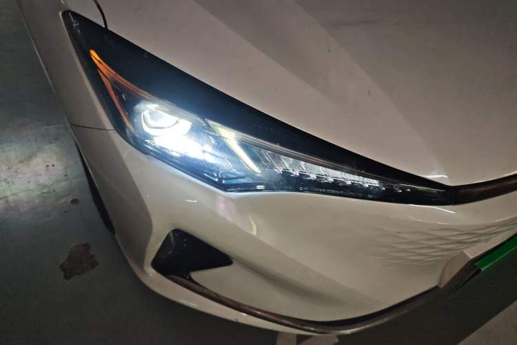 Used CHANGAN Eado New Energy 2022 EV460 Smart Ride-Hailing Edition – Lithium Iron Phosphate Right Front Headlight