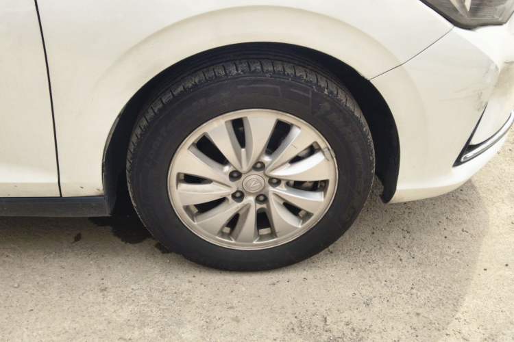 Used CHANGAN Eado New Energy 2022 EV460 Smart Ride-Hailing Edition – Lithium Iron Phosphate Right Front Wheel Hub