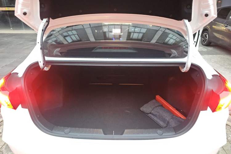 Used CHANGAN Eado New Energy 2022 EV460 Smart Ride-Hailing Edition – Lithium Iron Phosphate Trunk