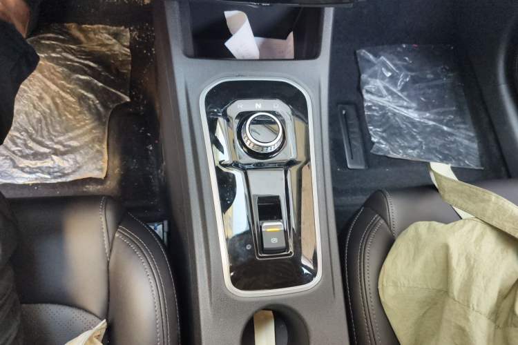 Used CHANGAN Eado New Energy 2024 EV460 Smart Upgrade Version – Lithium Iron Phosphate Gear Lever