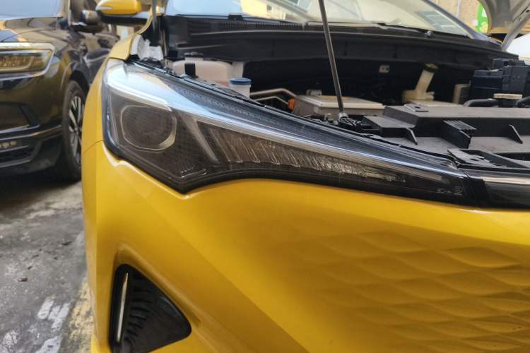 Used CHANGAN Eado New Energy 2024 EV460 Smart Upgrade Version – Lithium Iron Phosphate Right Front Headlight