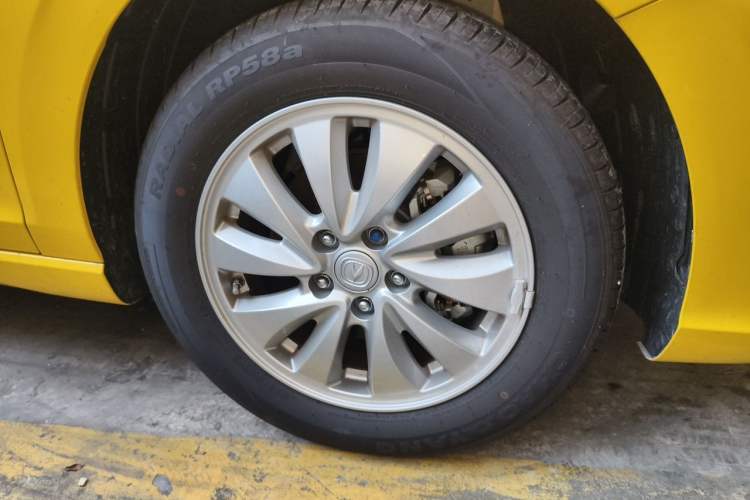 Used CHANGAN Eado New Energy 2024 EV460 Smart Upgrade Version – Lithium Iron Phosphate Right Front Wheel Hub