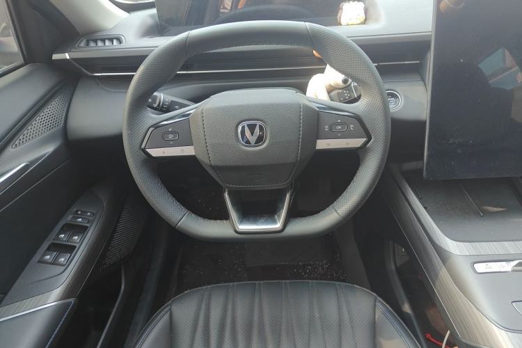 Used CHANGAN Eado PHEV 2025 Smart New Blue Whale 145KM Battleship Edition Steering Wheel