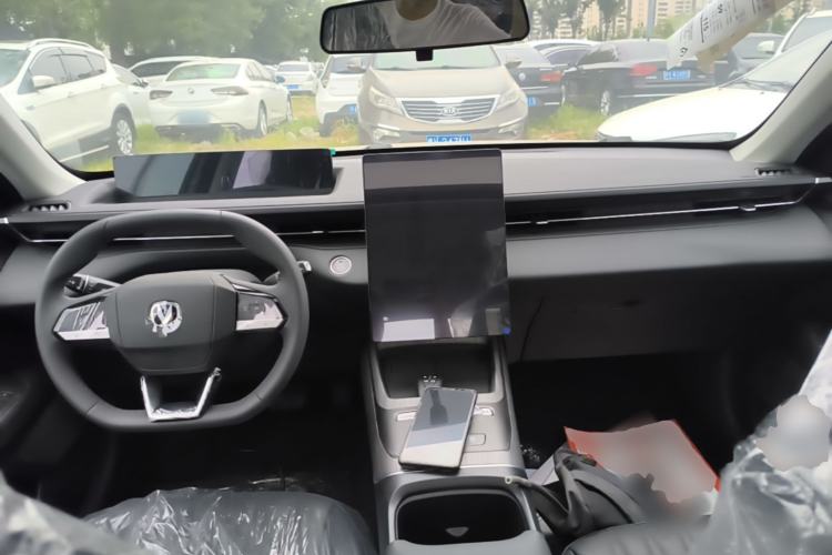 Used CHANGAN Eado PHEV 2025 Smart New Blue Whale 145KM Battleship Edition Center Console