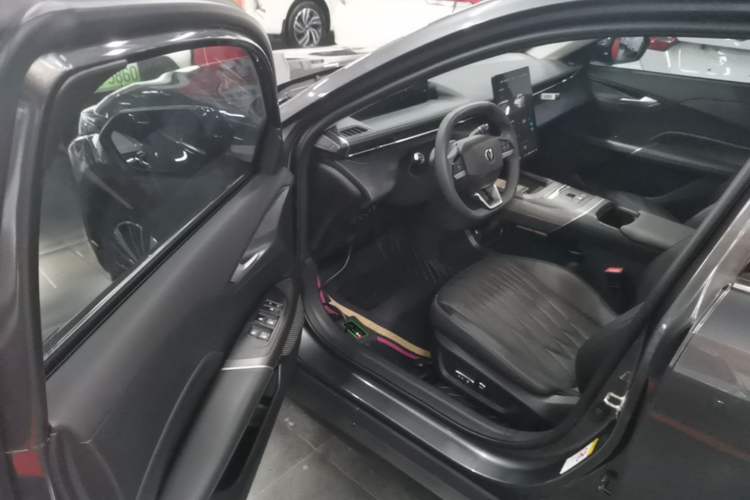 Used CHANGAN Eado PHEV 2025 Smart New Blue Whale 145KM Battleship Edition Driver Seat