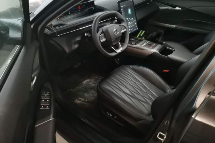 Used CHANGAN Eado PHEV 2025 Smart New Blue Whale 145KM Battleship Edition Driver Seat