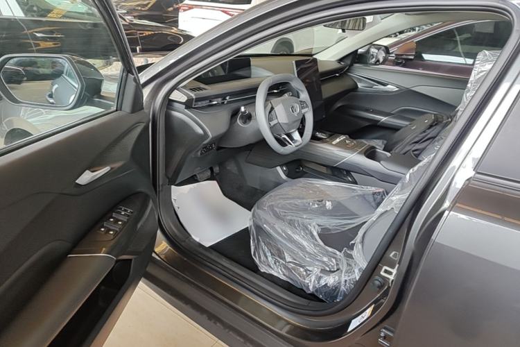 Used CHANGAN Eado PHEV 2025 Smart New Blue Whale 145KM High-Energy Edition Driver Seat
