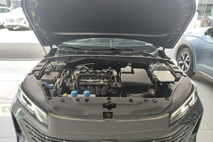 Used CHANGAN Eado PHEV 2025 Smart New Blue Whale 145KM High-Energy Edition Engine Bay
