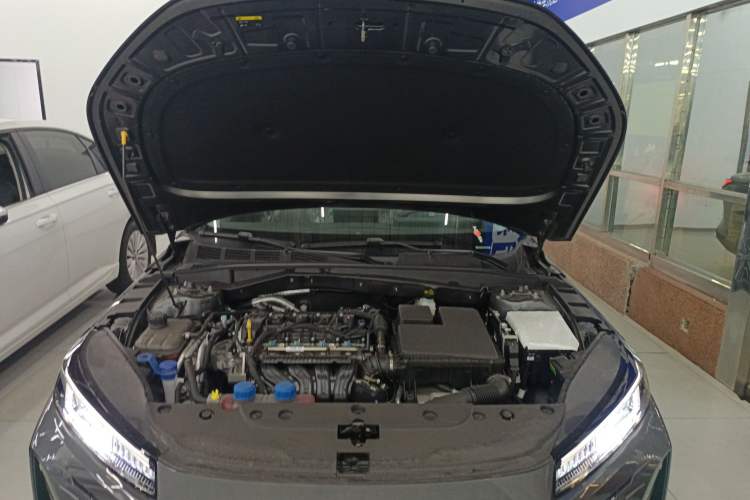 Used CHANGAN Eado PHEV 2025 Smart New Blue Whale 145KM Battleship Edition Engine Bay