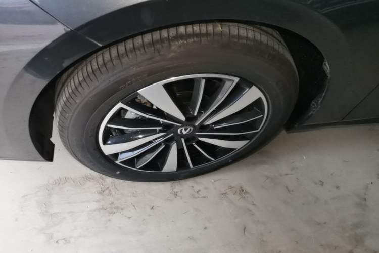 Used CHANGAN Eado PHEV 2025 Smart New Blue Whale 145KM Battleship Edition Exterior 4
