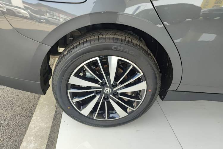 Used CHANGAN Eado PHEV 2025 Smart New Blue Whale 145KM High-Energy Edition Exterior 5