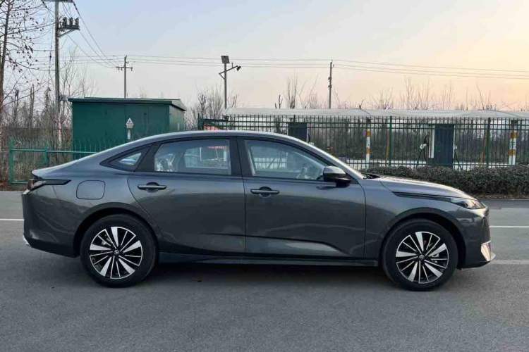 Used CHANGAN Eado PHEV 2025 Smart New Blue Whale 145KM High-Energy Edition Exterior 5