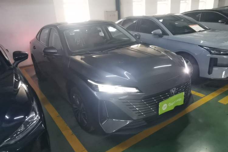 Used CHANGAN Eado PHEV 2025 Smart New Blue Whale 145KM Battleship Edition Front Right 45 Deg