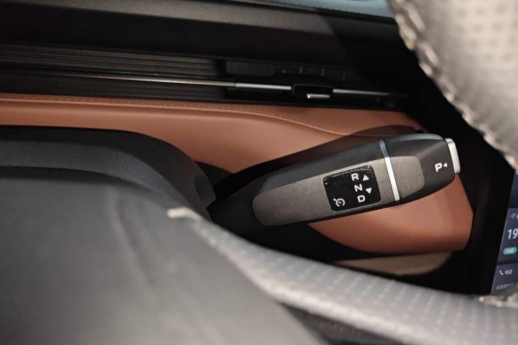 Used CHANGAN Eado PHEV 2025 Smart New Blue Whale 145KM Battleship Edition Gear Lever