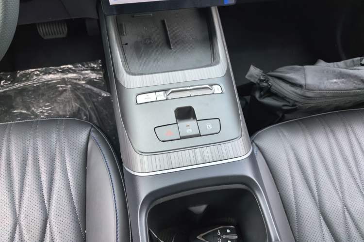 Used CHANGAN Eado PHEV 2025 Smart New Blue Whale 145KM Battleship Edition Gear Lever