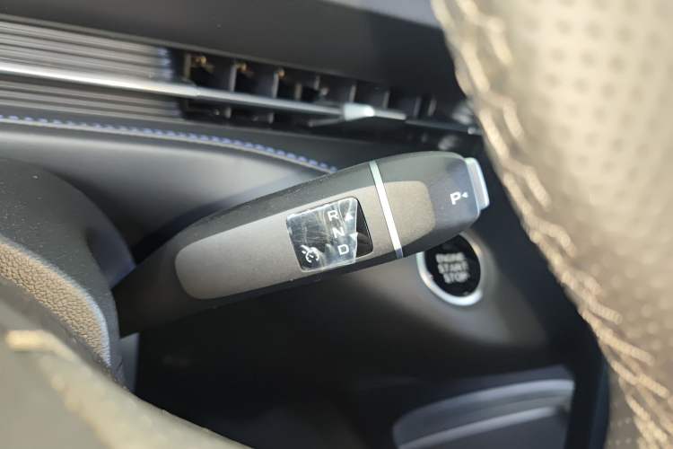 Used CHANGAN Eado PHEV 2025 Smart New Blue Whale 145KM High-Energy Edition Gear Lever