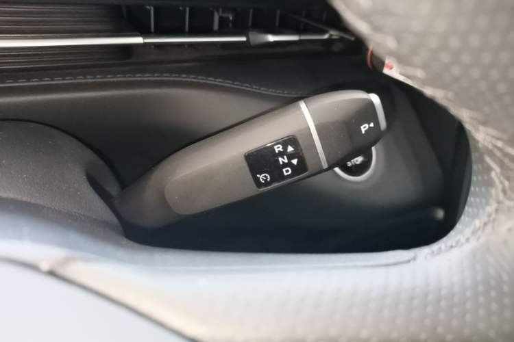 Used CHANGAN Eado PHEV 2025 Smart New Blue Whale 145KM Battleship Edition Gear Lever
