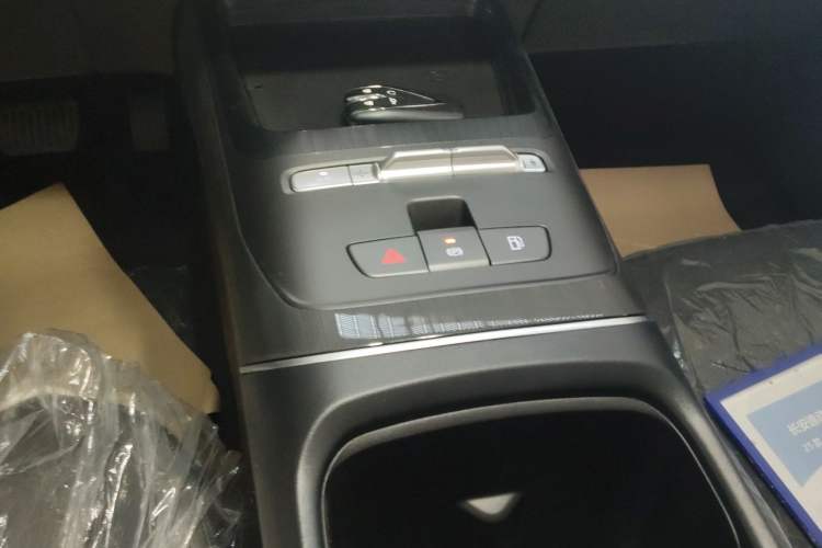 Used CHANGAN Eado PHEV 2025 Smart New Blue Whale 145KM High-Energy Edition Gear Lever
