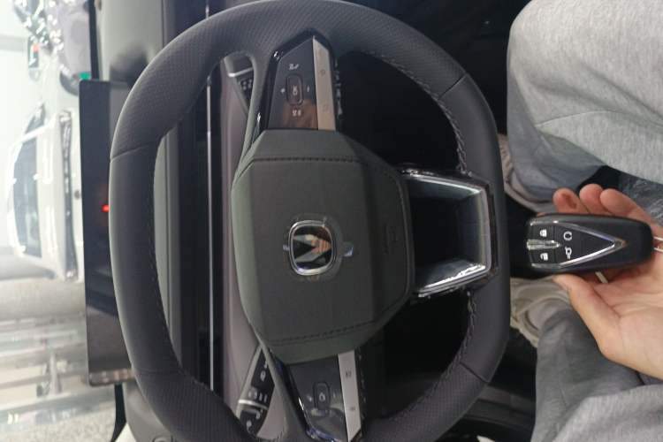 Used CHANGAN Eado PHEV 2025 Smart New Blue Whale 145KM Battleship Edition Interior 1