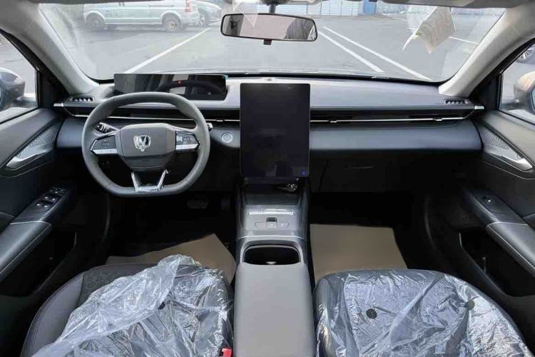 Used CHANGAN Eado PHEV 2025 Smart New Blue Whale 145KM High-Energy Edition Interior 2