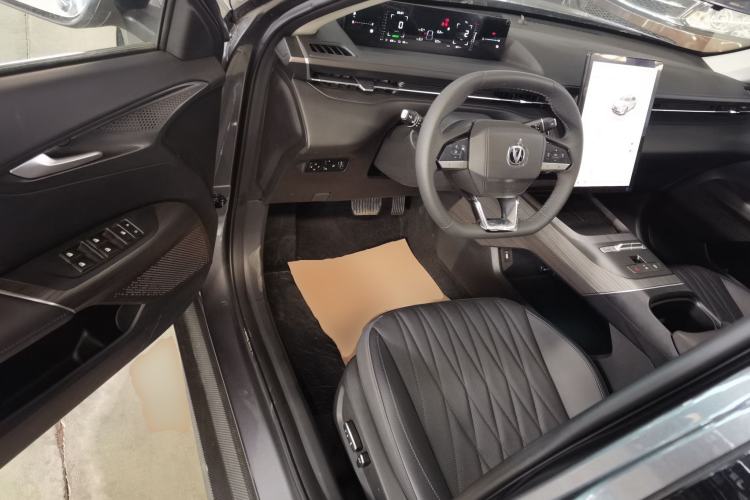 Used CHANGAN Eado PHEV 2025 Smart New Blue Whale 145KM Battleship Edition Interior 3