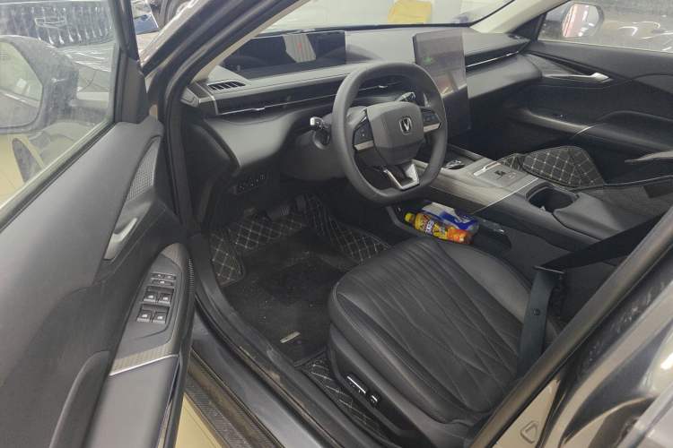 Used CHANGAN Eado PHEV 2025 Smart New Blue Whale 145KM Battleship Edition Interior 3