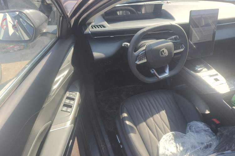 Used CHANGAN Eado PHEV 2025 Smart New Blue Whale 145KM Battleship Edition Interior 3