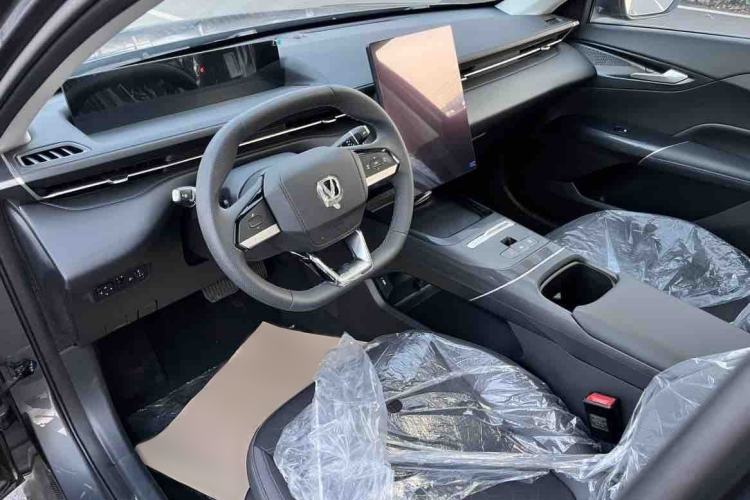 Used CHANGAN Eado PHEV 2025 Smart New Blue Whale 145KM High-Energy Edition Interior 6