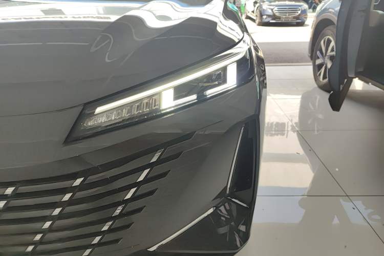 Used CHANGAN Eado PHEV 2025 Smart New Blue Whale 145KM High-Energy Edition Left Front Headlight
